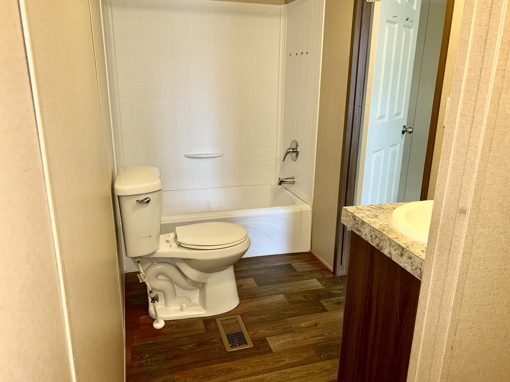 15BE7427-4E84-45DD-B87B-C3F58ECB35D3_1_105_c