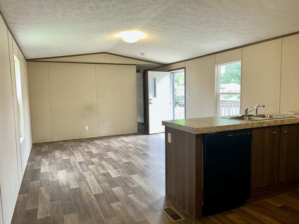 4DCBE7B2-44FD-48BB-806A-8B3CDB9AEC7A_1_105_c